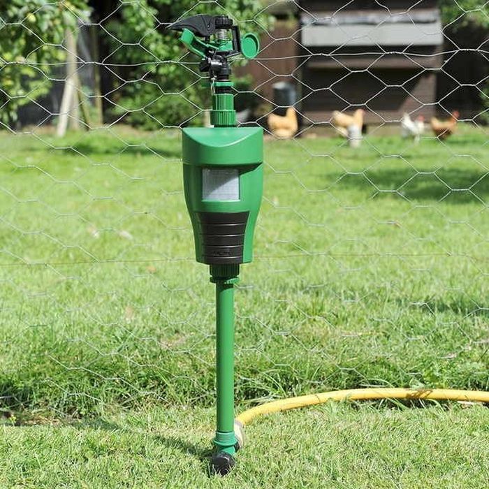 Aspersor Repelente de Animais Ativado por Sensor de Movimento.
